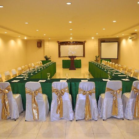 Hotel Grand Rosela Yogyakarta Exterior photo