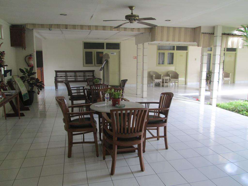 Hotel Grand Rosela Yogyakarta Exterior photo