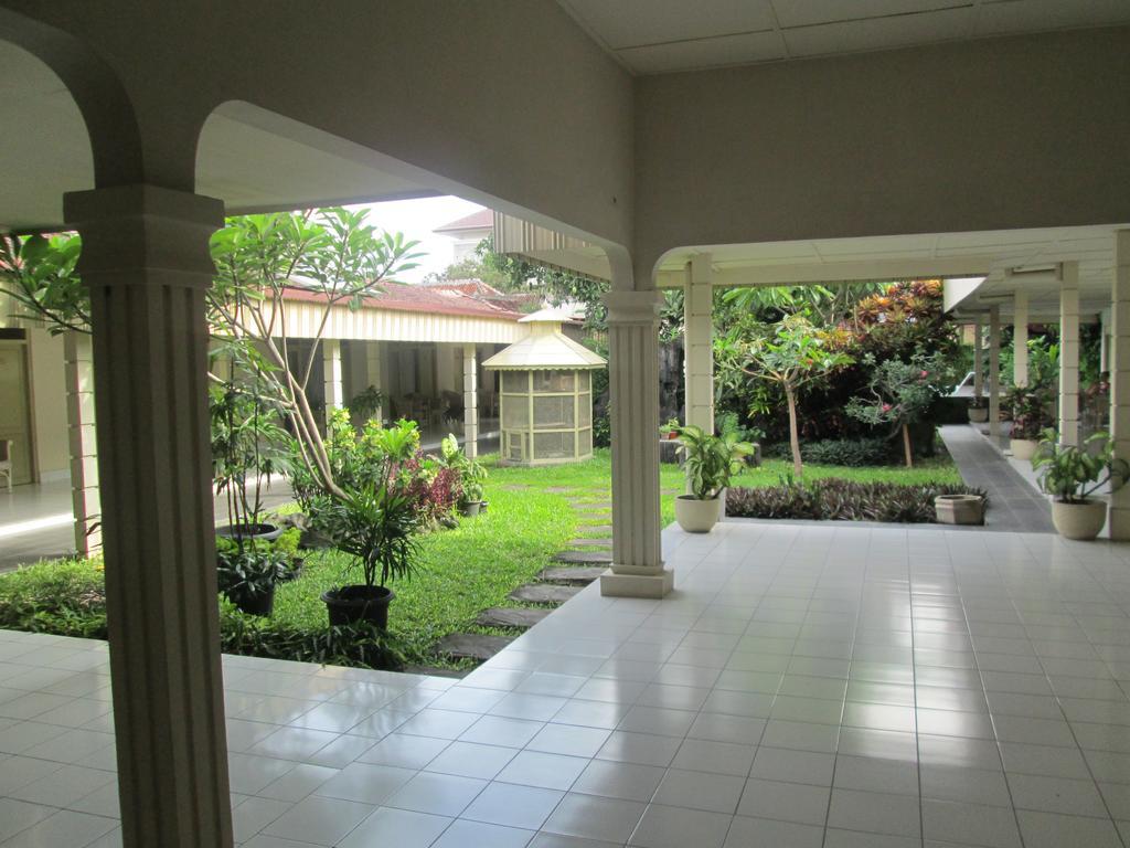 Hotel Grand Rosela Yogyakarta Exterior photo