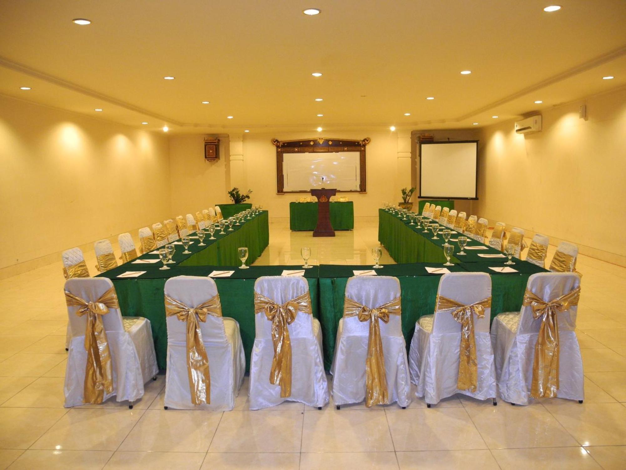 Hotel Grand Rosela Yogyakarta Exterior photo