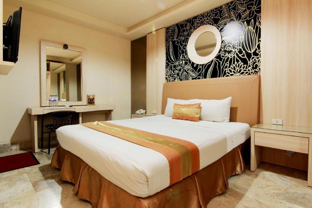 Hotel Grand Rosela Yogyakarta Exterior photo