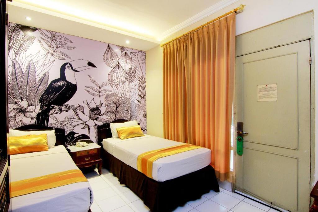 Hotel Grand Rosela Yogyakarta Exterior photo
