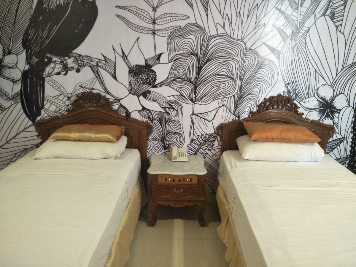 Hotel Grand Rosela Yogyakarta Exterior photo
