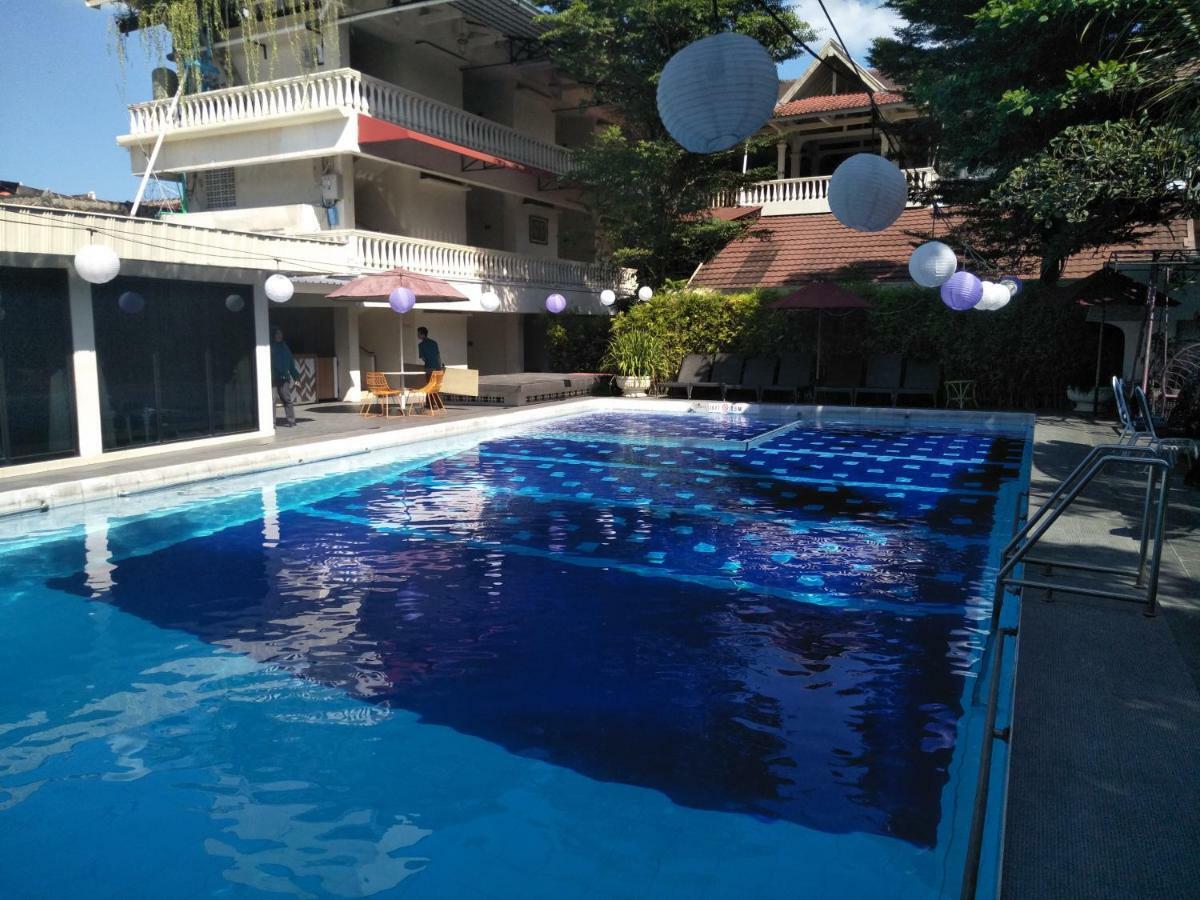 Hotel Grand Rosela Yogyakarta Exterior photo