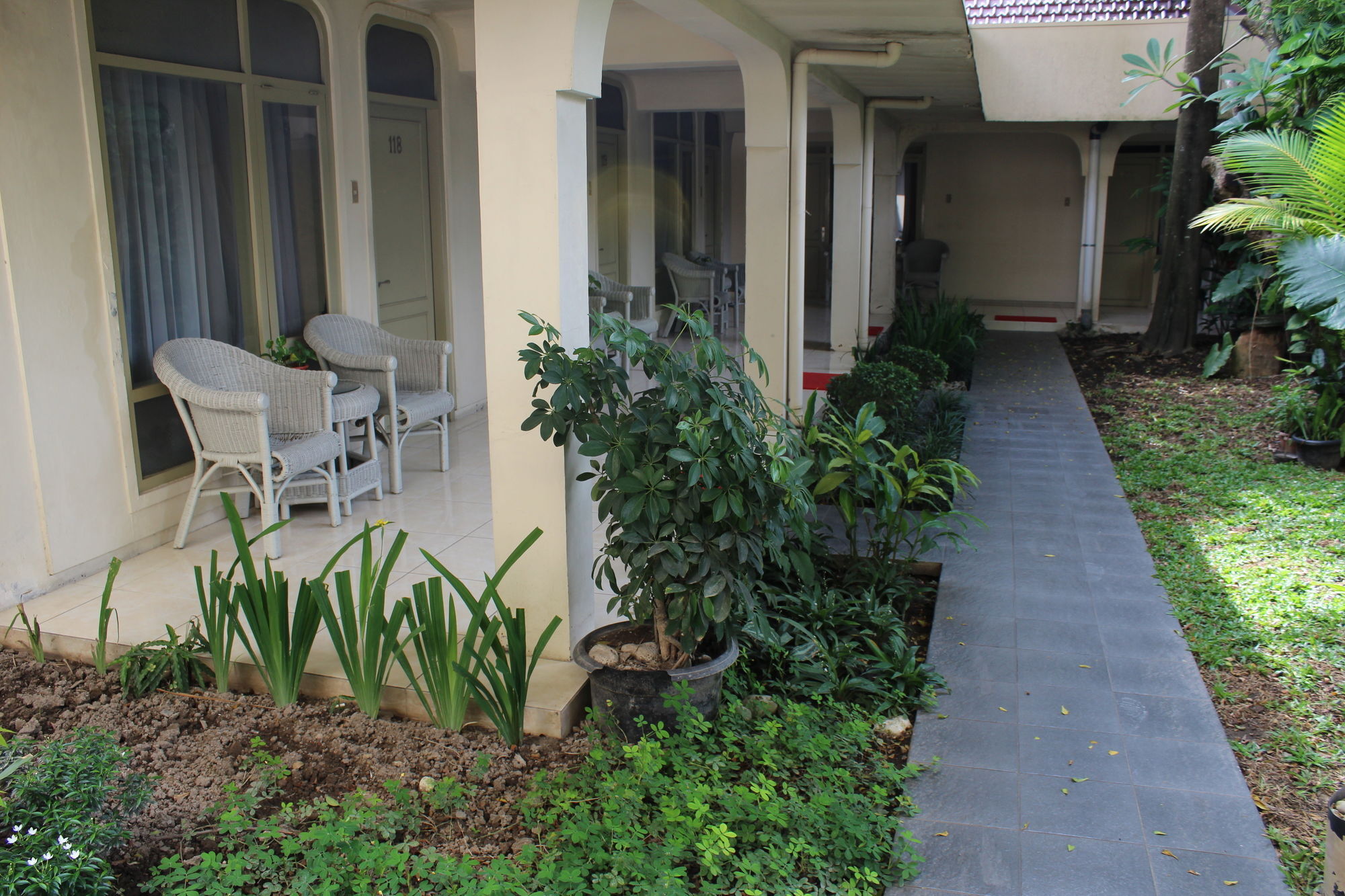 Hotel Grand Rosela Yogyakarta Exterior photo