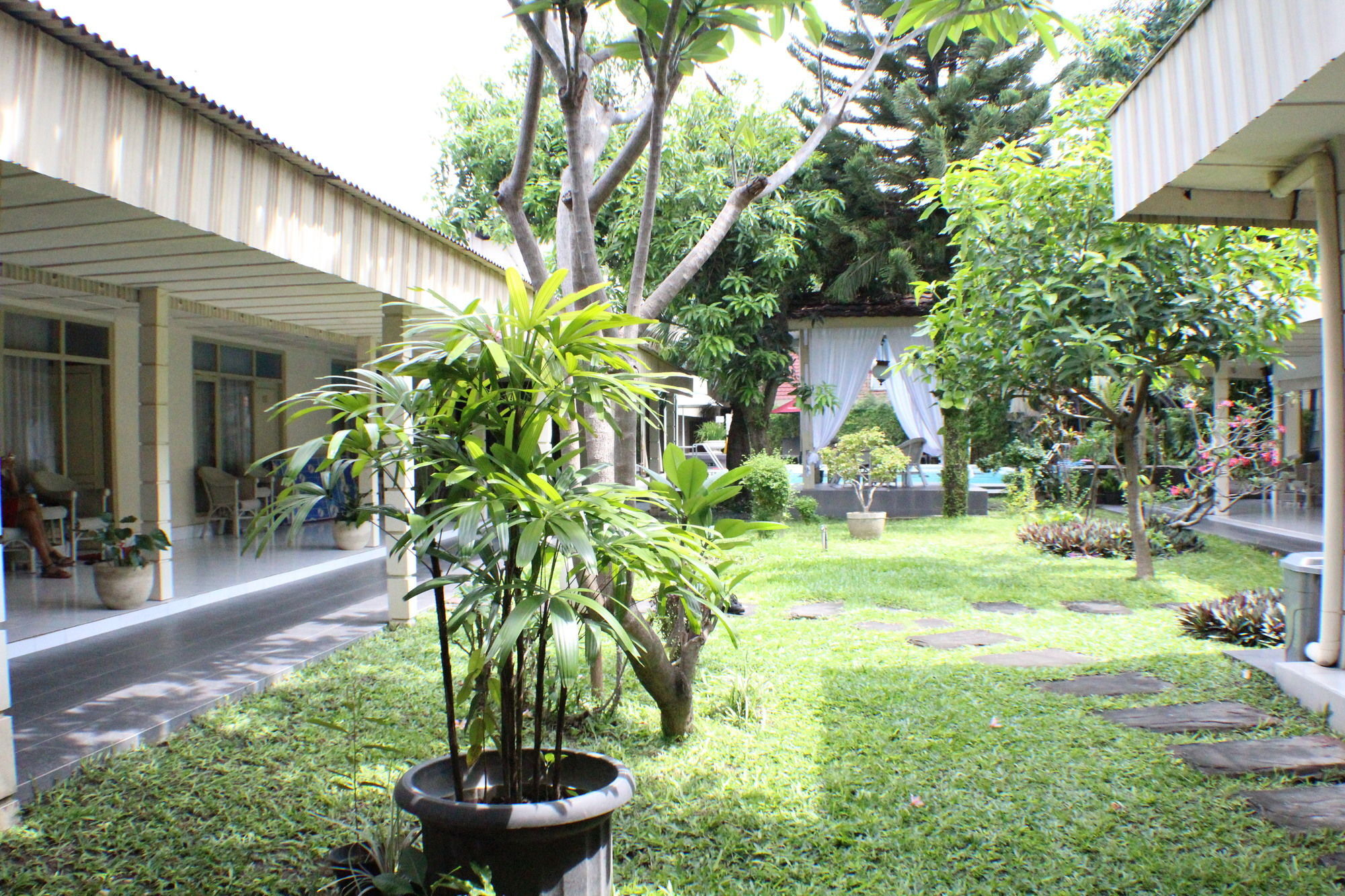Hotel Grand Rosela Yogyakarta Exterior photo